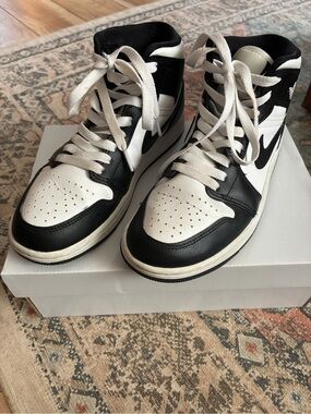 Women’s Air Jordan 1 Mid